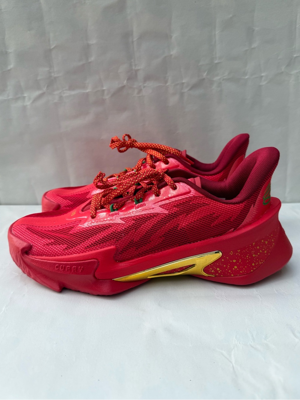 Under Armour Basketball Shoes - Series 7 “Christmas With Curry’s” - Size 8 - NWT